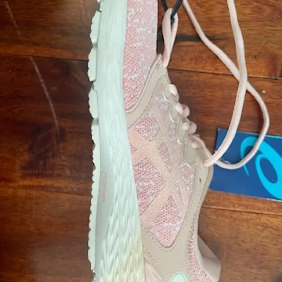 ASICS - Picture 3 of 5